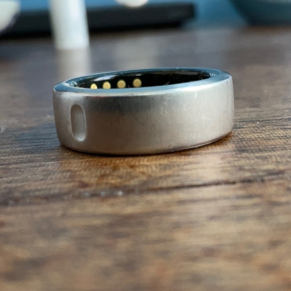Oura Gen 3 Horizon Brushed Titanium Size 8 with charger - Picture 4 of 16